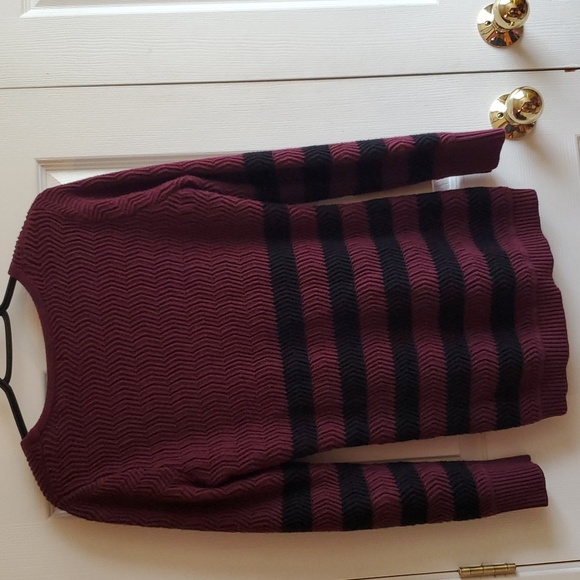 Guess women's knit sweater, size medium, scoop neck, burgundy/black stripes - Picture 4 of 4